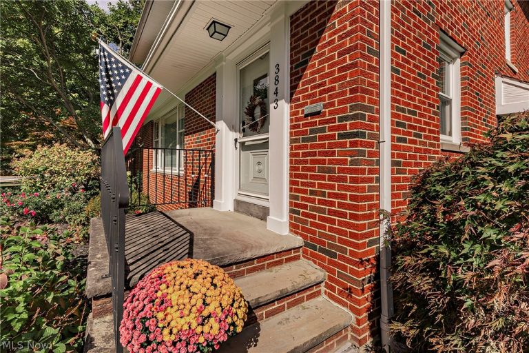 3843 Claridge Oval, University Heights, OH - Photo 2