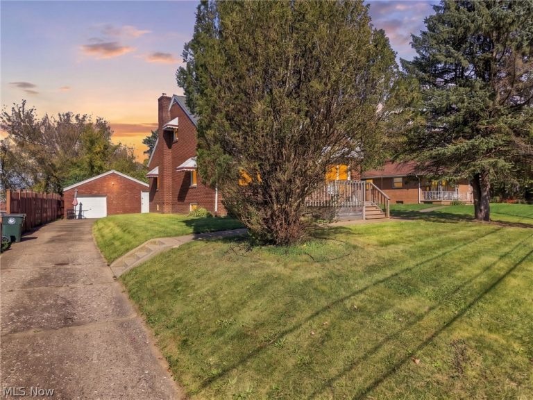 2459 Georgetown Road, Canton, OH - Photo 3