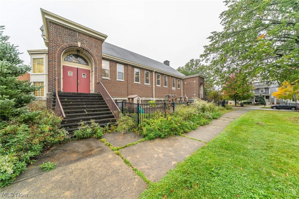2150 Warren Road, Lakewood, OH