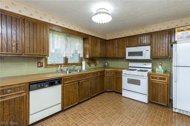 975 Norwich Avenue, Massillon, OH - Photo 4