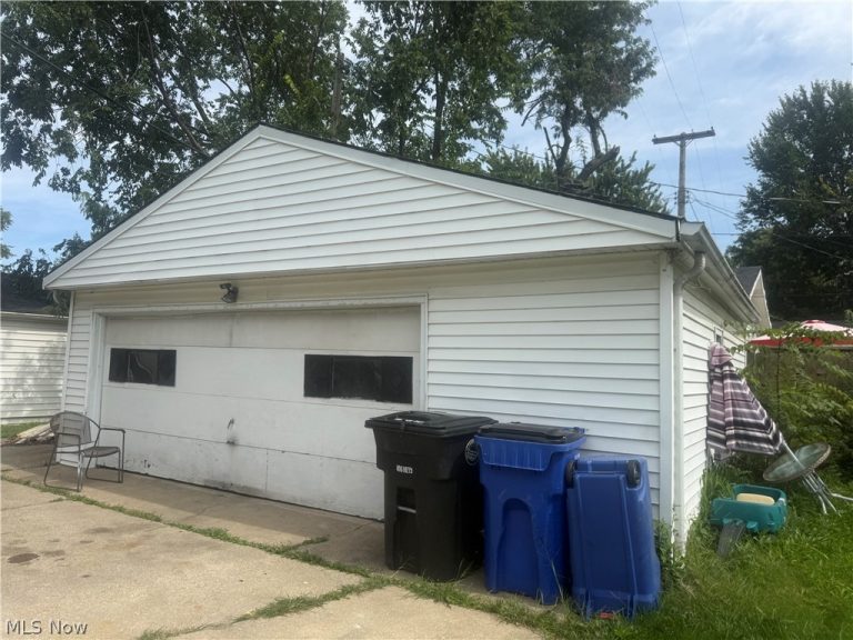 18011 Windward Road, Cleveland, OH - Photo 3