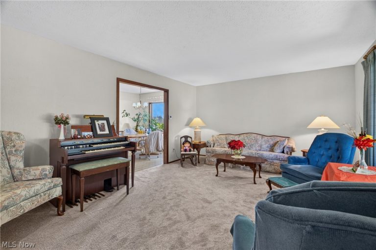 8899 Gateway Drive, North Royalton, OH - Photo 4