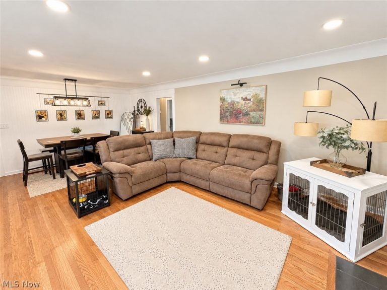 278 Ridgeview Drive, Seven Hills, OH - Photo 6