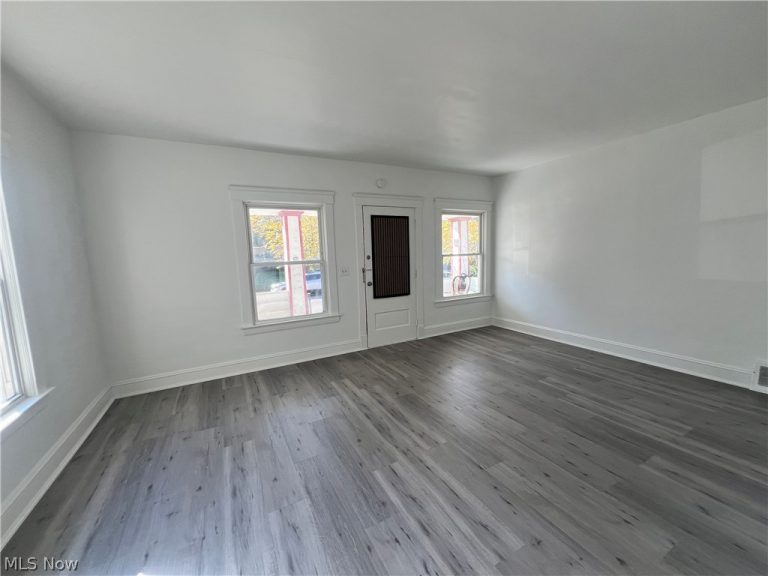 4004 Carlyle Avenue, Cleveland, OH - Photo 3