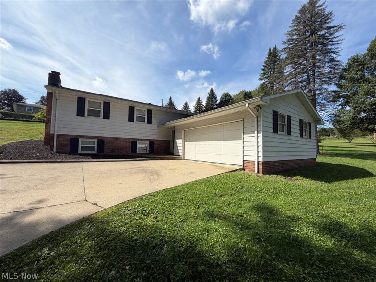 430 Hazelwood Drive, New Philadelphia, OH - Photo 2