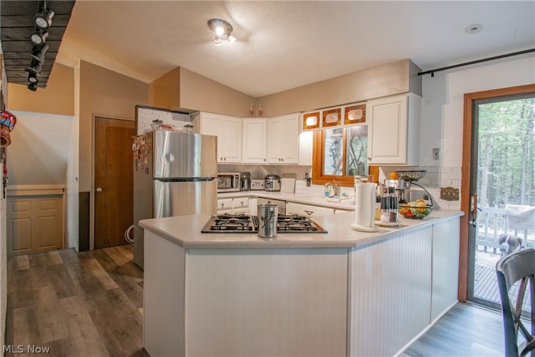320 Hanna Drive, Tallmadge, OH - Photo 8