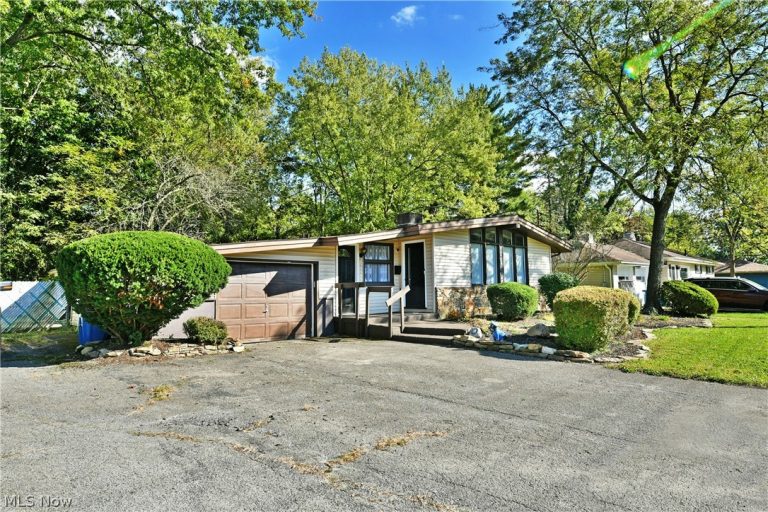 837 Pinecrest Road, Girard, OH - Photo 2