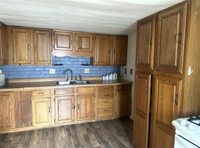 906 Neal Street, Parkersburg, WV - Photo 4