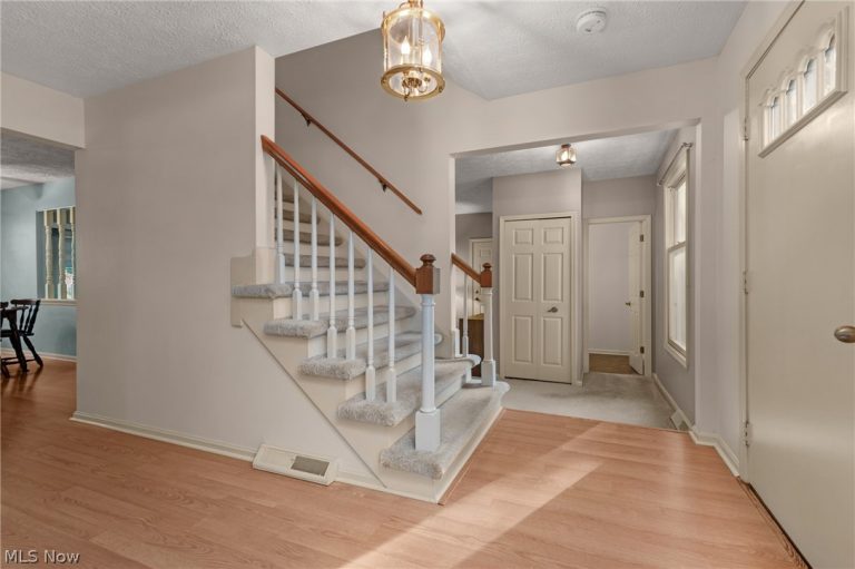 24450 Woodside Drive, North Olmsted, OH - Photo 4