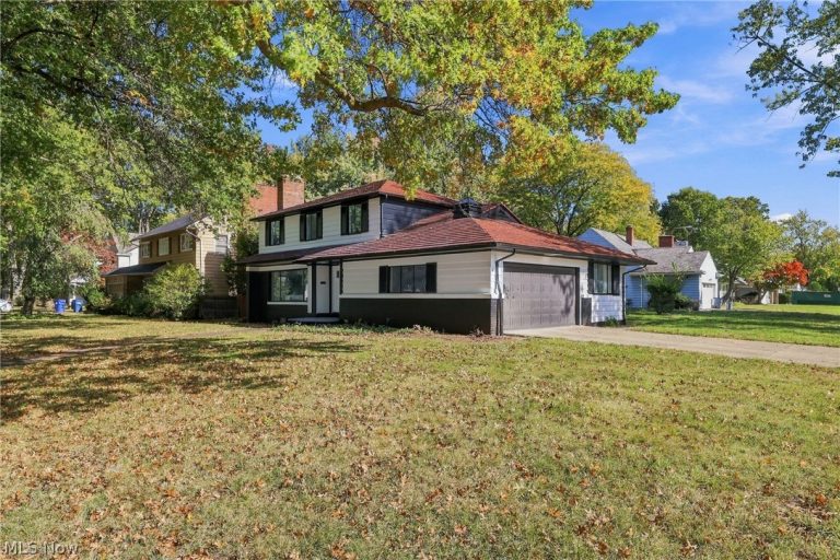 2131 Newbury Drive, Cleveland, OH - Photo 3