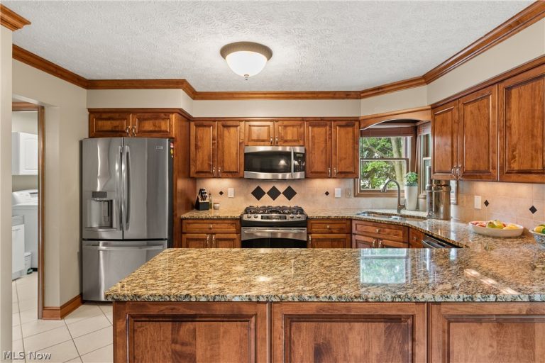 19874 Echo Drive, Strongsville, OH - Photo 3
