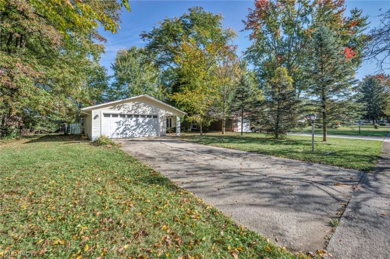 33866 Gail Drive, North Ridgeville, OH - Photo 2