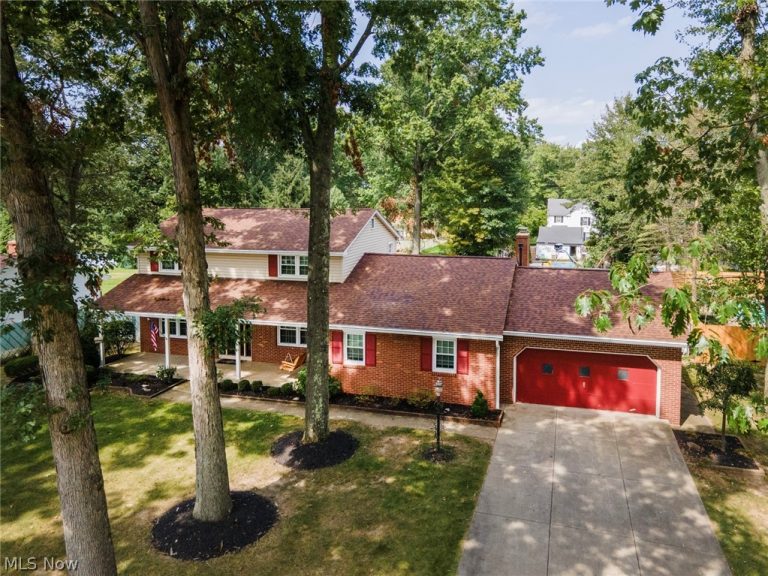 4438 Williamsburg Drive, Canfield, OH - Photo 2