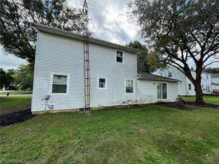 7950 Woodrush Drive, North Canton, OH - Photo 5