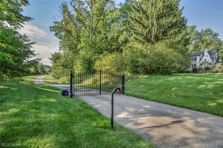 6610 Wallings Road, Brecksville, OH - Photo 6