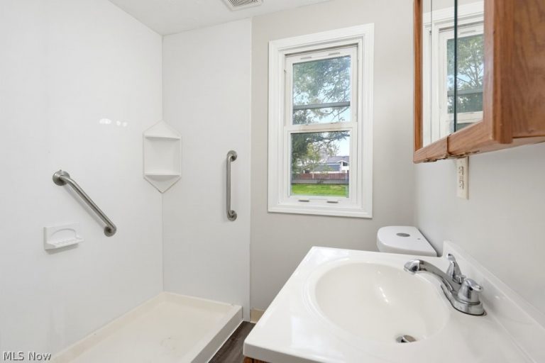 742 Northfield Road, Bedford, OH - Photo 8