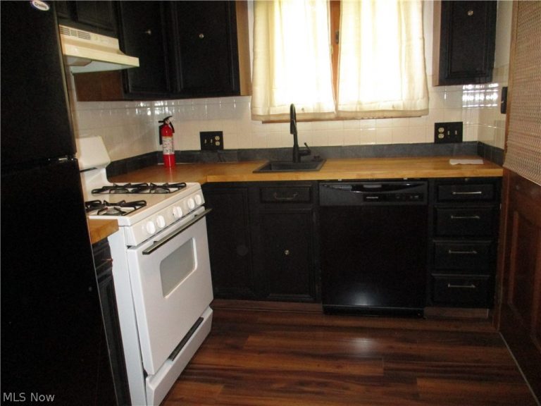 650-652 Liberty Street, Girard, OH - Photo 2