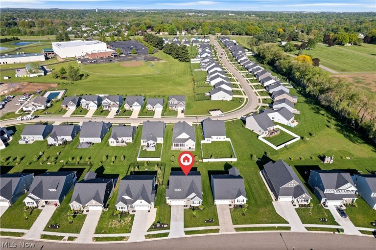 6877 Harrington Court, Canton, OH - Photo 2
