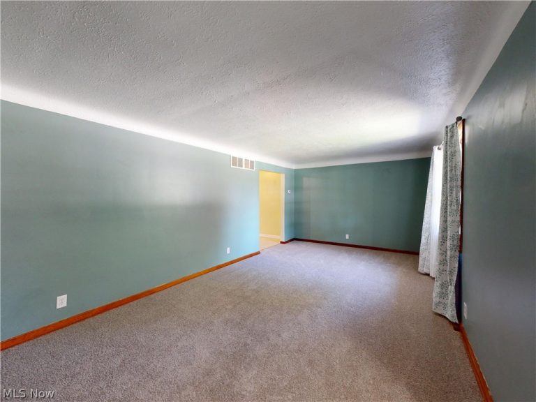 35952 Lakomis Drive, Eastlake, OH - Photo 6