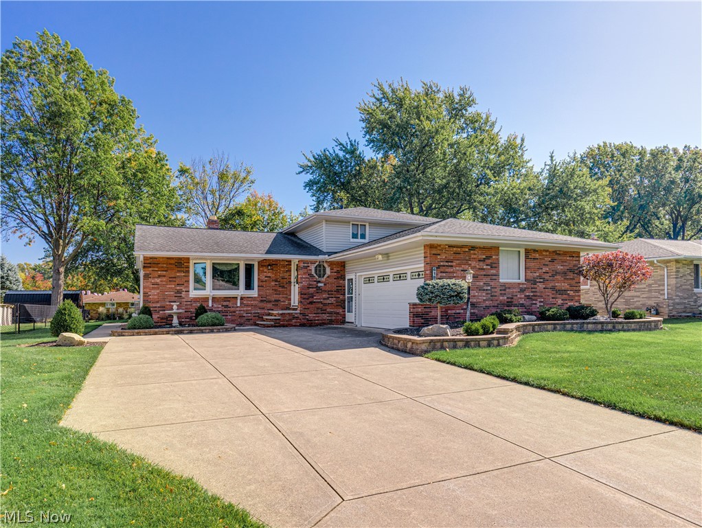6187 Carlyle Drive, Seven Hills, OH