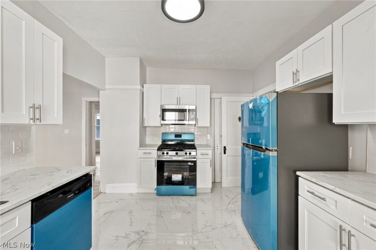 3379 Euclid Heights Boulevard #B, Cleveland Heights, OH - Photo 4