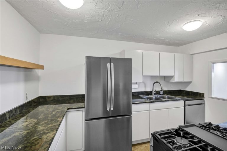 12900 Lake Avenue #1821, Lakewood, OH - Photo 4