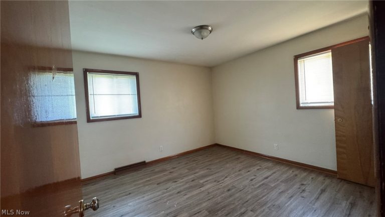 154 Greeley Lane, Youngstown, OH - Photo 8