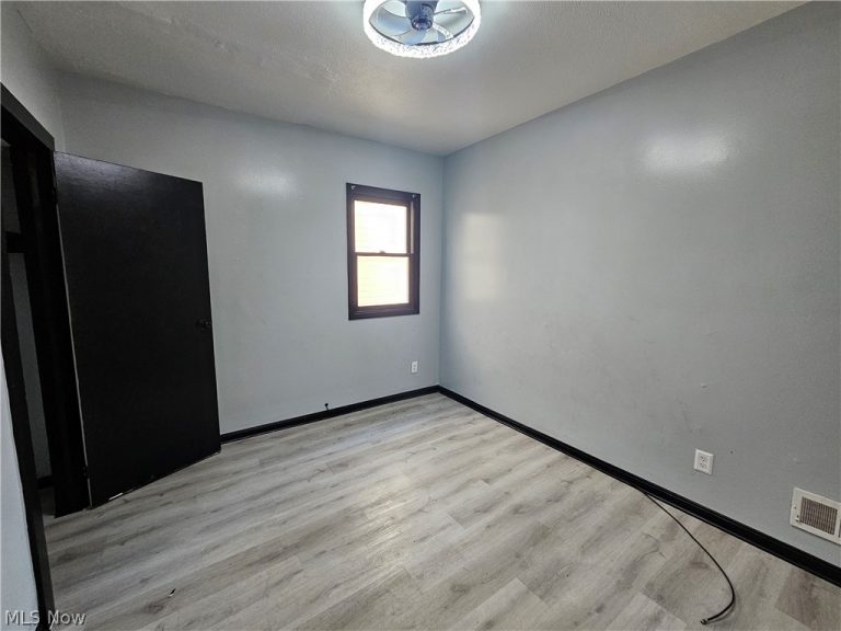 6100 Hough Avenue, Cleveland, OH - Photo 5