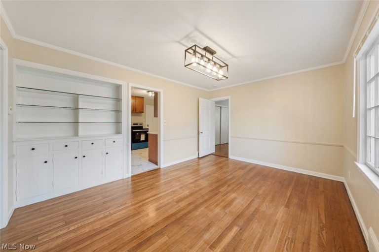 19208 Chagrin, Shaker Heights, OH - Photo 6