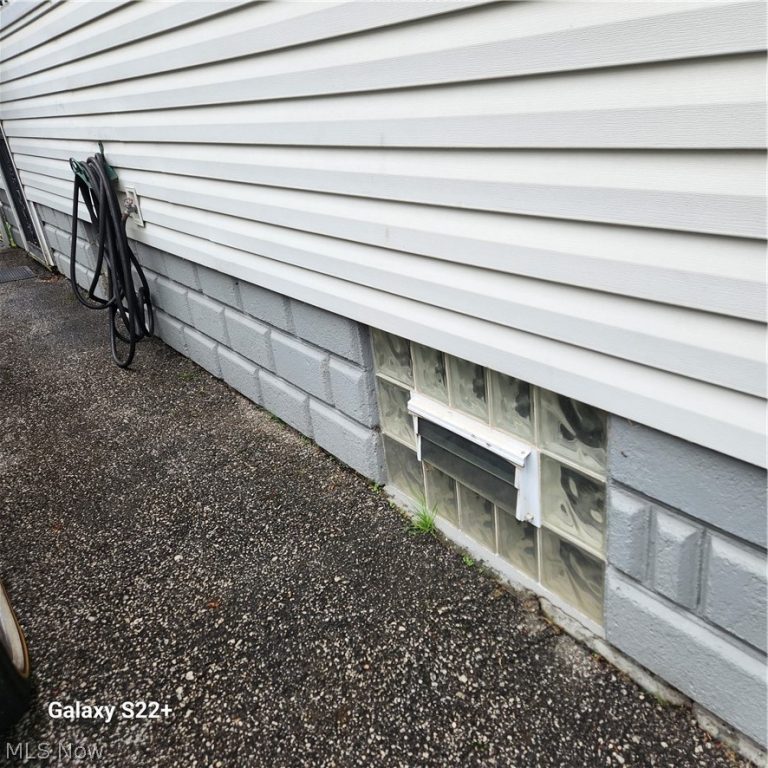 12010 Farringdon Avenue, Cleveland, OH - Photo 8