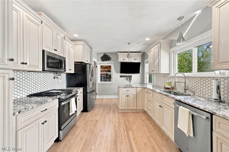 17705 Sedalia Avenue, Cleveland, OH - Photo 6