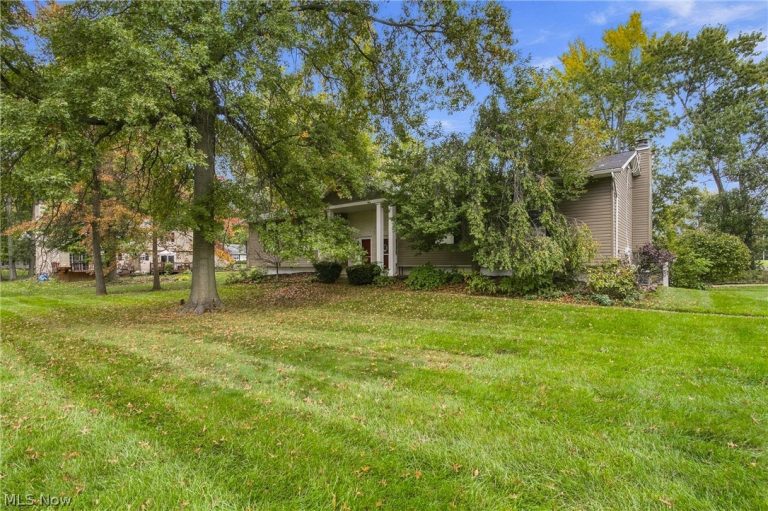 8632 Wedgewood Avenue, North Canton, OH - Photo 3
