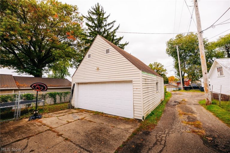 1252 Kenilworth Avenue, Coshocton, OH - Photo 4