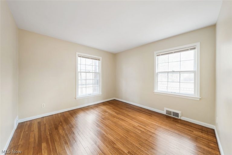 19208 Chagrin, Shaker Heights, OH - Photo 5