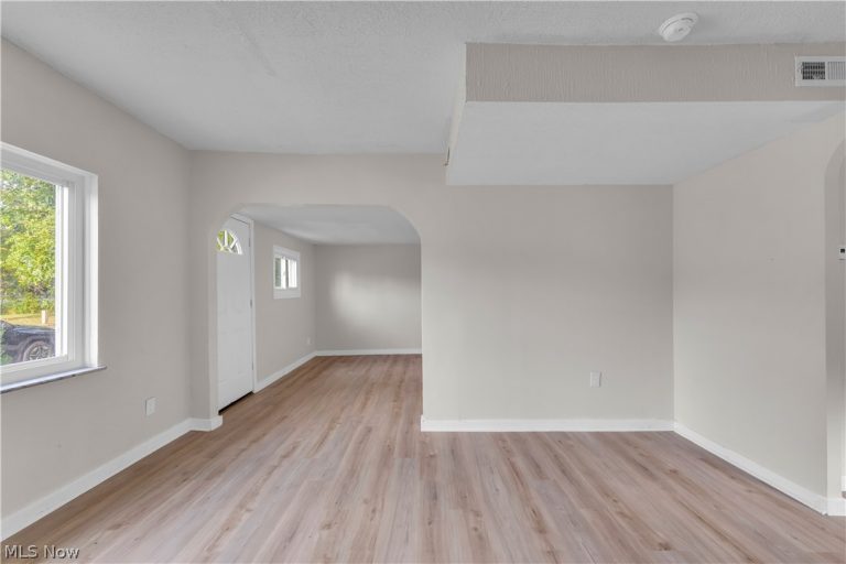 12405 Mcgowan Avenue, Cleveland, OH - Photo 4