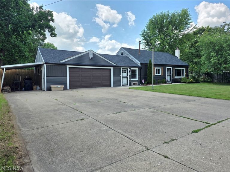 9856 Dupont Drive, Columbia Station, OH - Photo 2