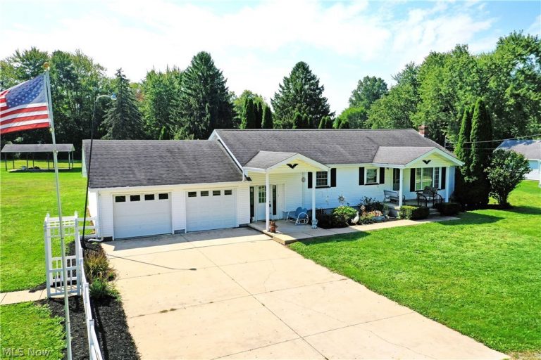 5160 Brunswick Drive, Vienna, OH - Photo 2