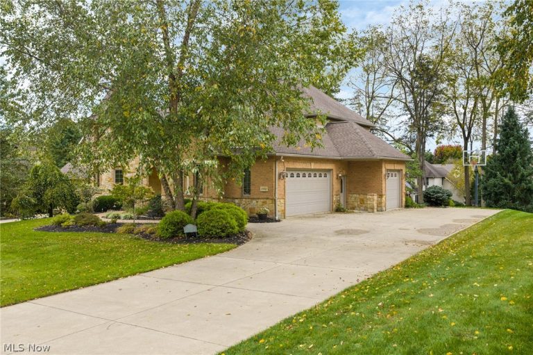 2942 Torrey Pines Circle, Canton, OH - Photo 6