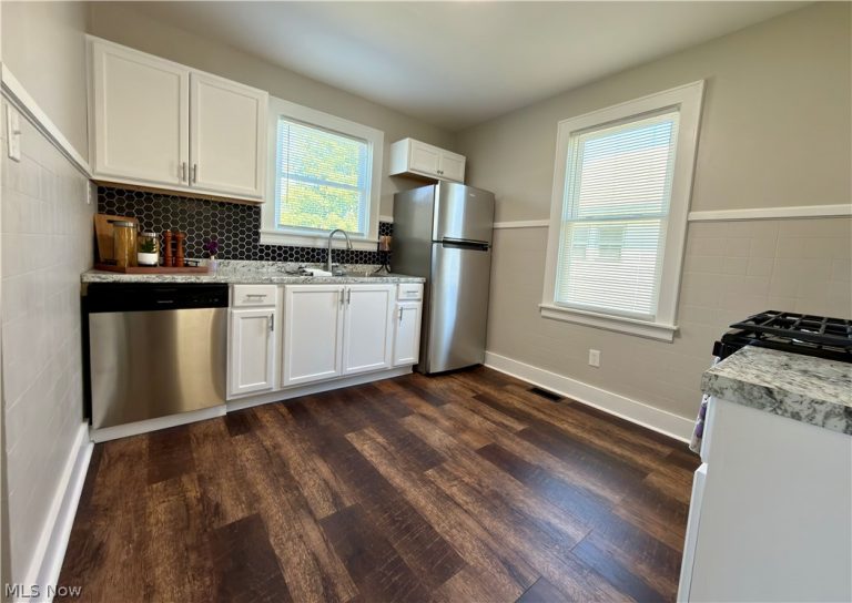 3501 10th Avenue, Vienna, WV - Photo 3