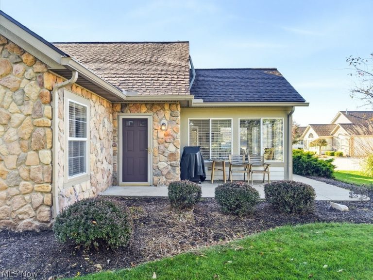 606 Crossings Circle, Tallmadge, OH - Photo 3