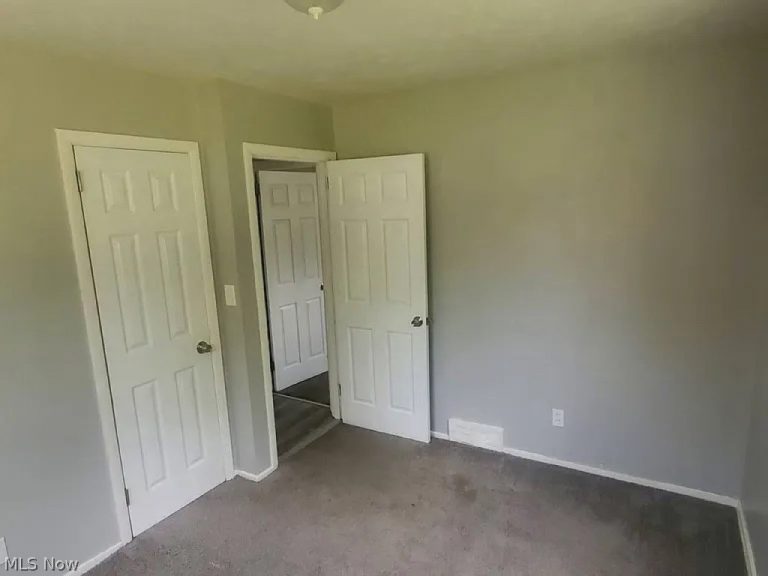 4595 Lee Road, Cleveland, OH - Photo 5