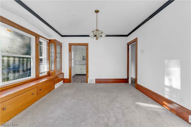 10004 Park Heights Avenue, Garfield Heights, OH - Photo 8