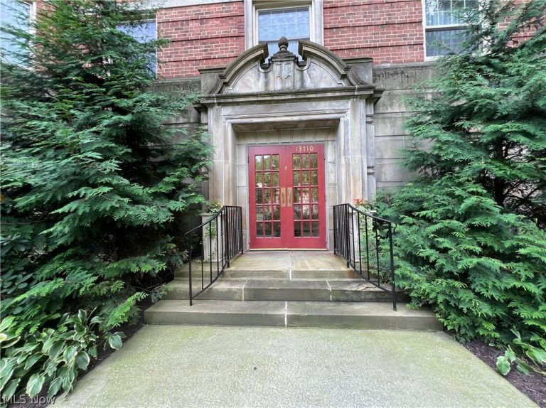 13710 Shaker Boulevard #706, Cleveland, OH - Photo 2