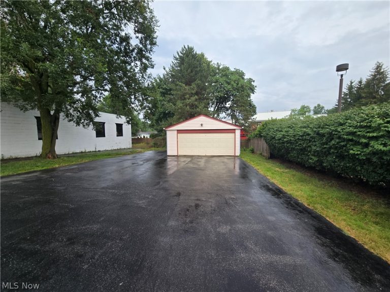 24279 Lorain Road, North Olmsted, OH - Photo 3