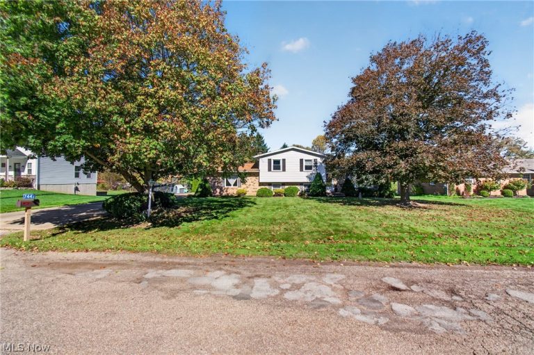 7447 Jimmie Street, Massillon, OH - Photo 4