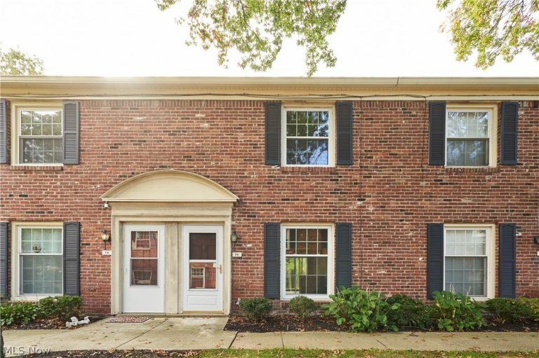 76 Menlo Park Drive, Akron, OH, 44313