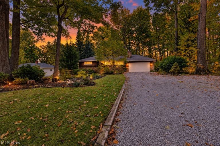 8261 Timberlane Drive, Concord Twp, OH - Photo 2