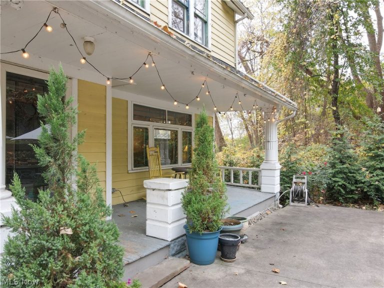 2863 11th Street, Cleveland, OH - Photo 2