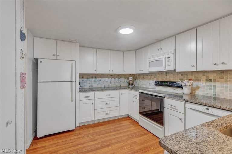 4310 Hyde Park #4, North Olmsted, OH - Photo 4