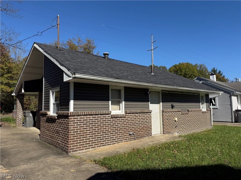 3203 Mcguffey Road, Youngstown, OH - Photo 6